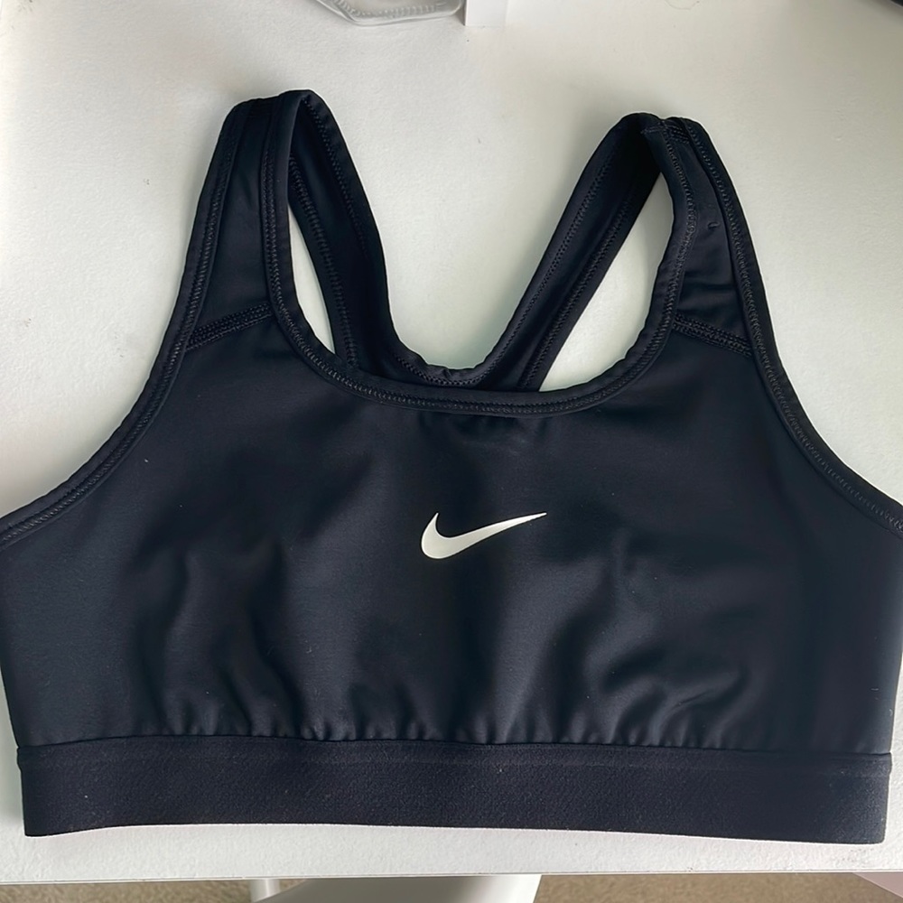 Nike black sports bra in girls/kids large